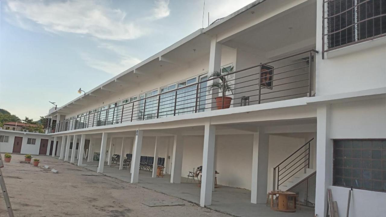 Apartamentos Mundo Maya Habitaciones ฟลอเรส ภายนอก รูปภาพ