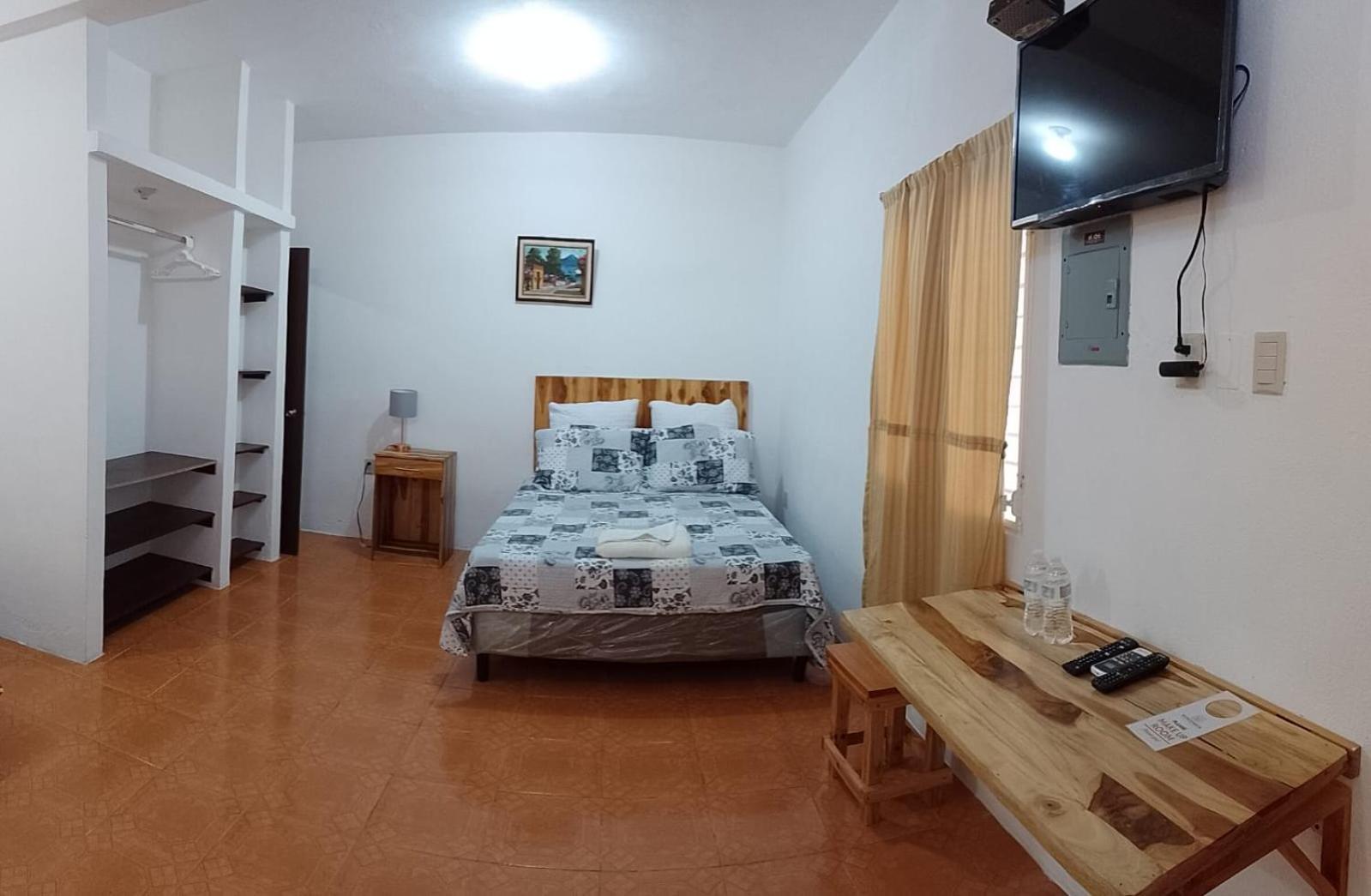 Apartamentos Mundo Maya Habitaciones ฟลอเรส ภายนอก รูปภาพ